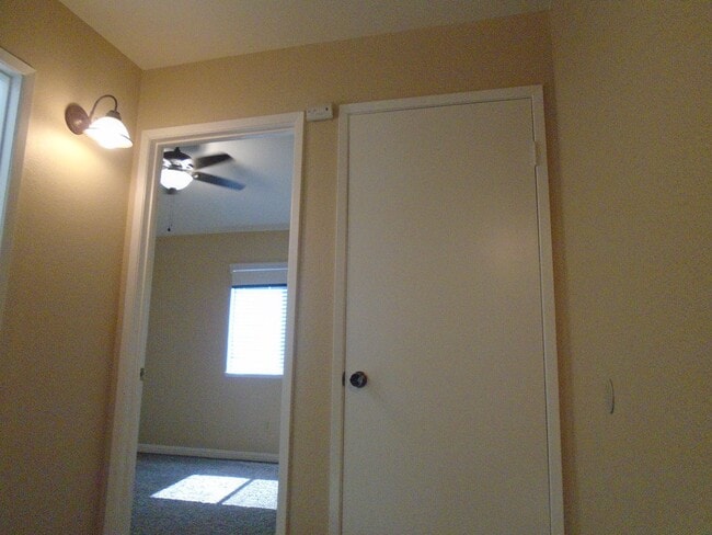 Building Photo - QUAILWOOD CUTIE IN GATED COMMUNITY!!!