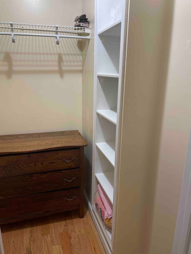 Building Photo - 176 Schools Dr