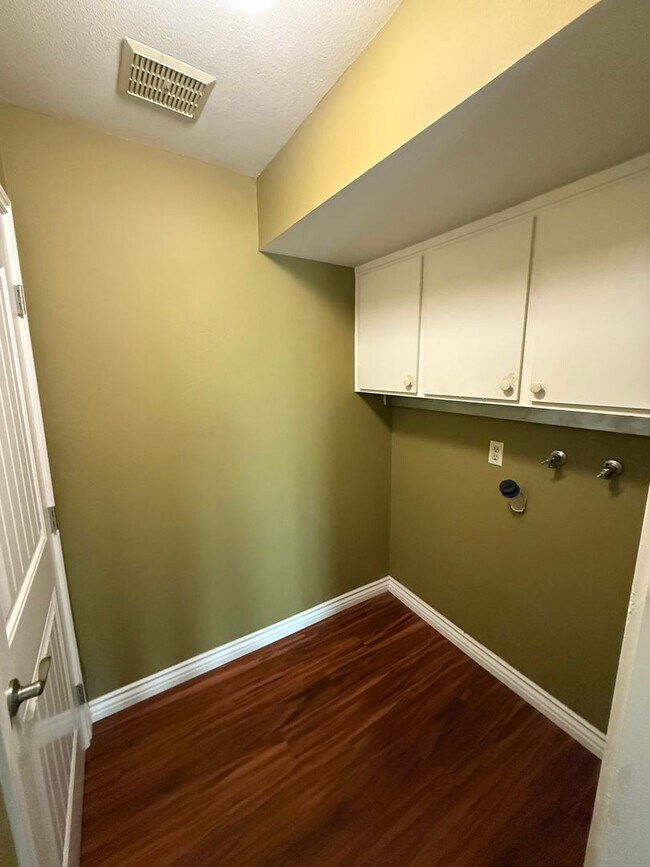 Building Photo - Gorgeous and Upgraded 4 Bed, 2.5 Bath Two-...