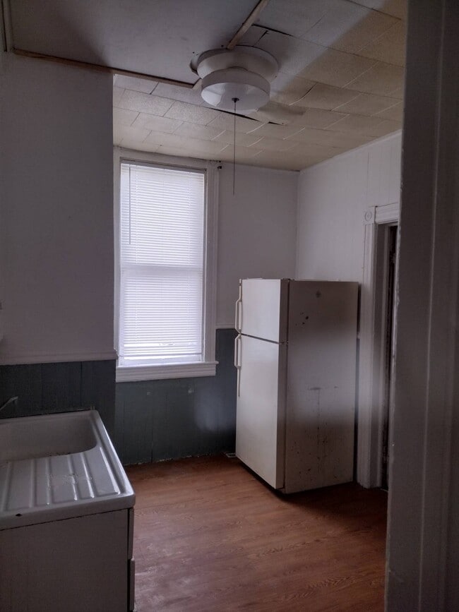 Building Photo - 1426 Sunset Ave