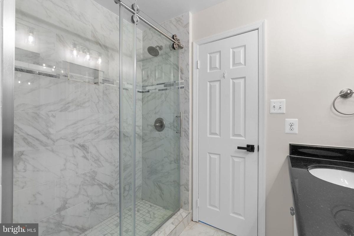 Building Photo - 19 Saddleview Ct