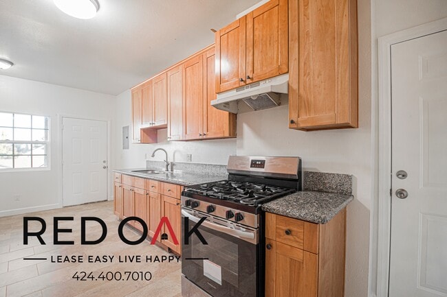 Building Photo - 731 W 46th St