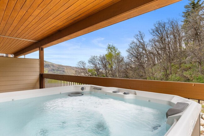 Building Photo - 2137 Overlook Dr