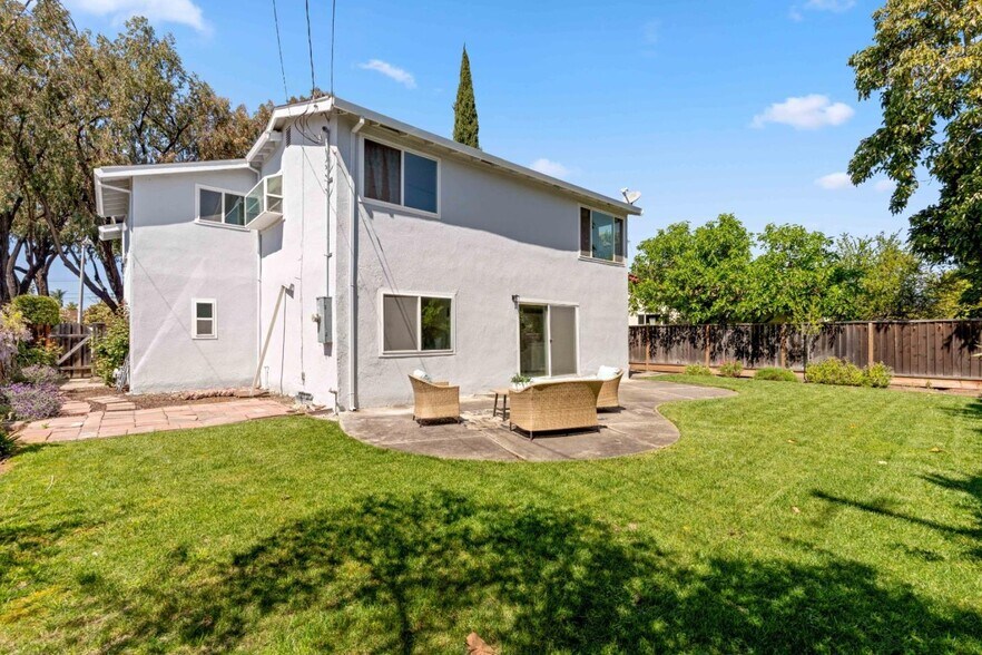 Building Photo - 1677 Calabazas Blvd