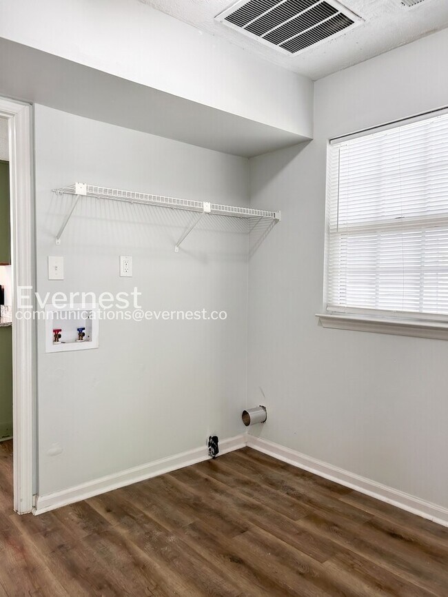 Building Photo - 9601 Marshbrooke Rd