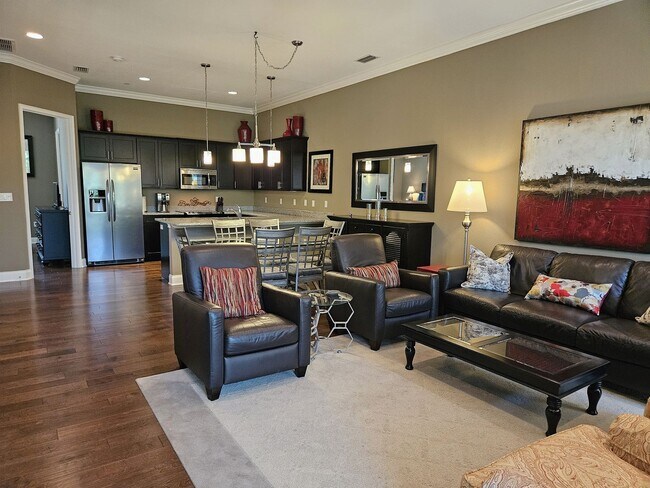 Building Photo - Seasonal Short-Term 2 Bedroom, 2.5 Bath Multi-Level Condo with Balcony and Patio located on Venic...