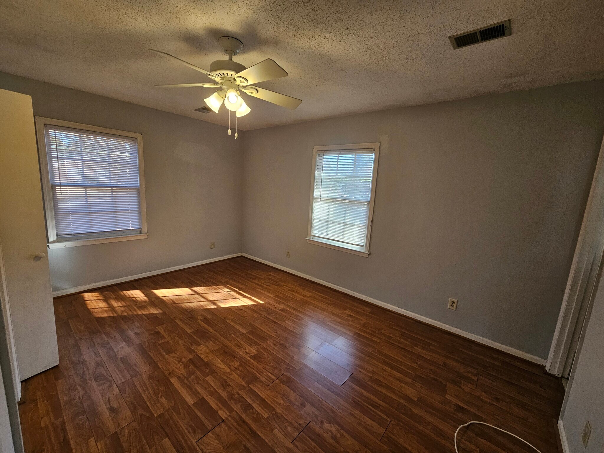 Building Photo - 4602 Norwich Rd