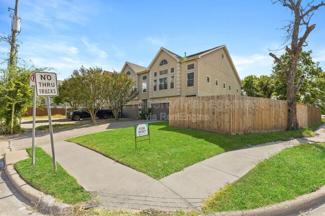 Building Photo - 5343 Kiam St