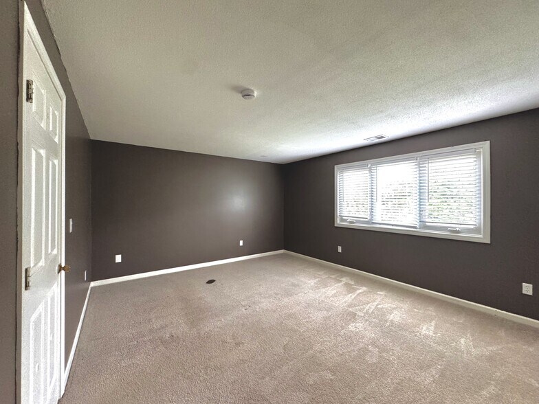 Building Photo - 114 Oak Ridge Dr