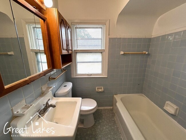 Building Photo - 21728 Beechwood Ave