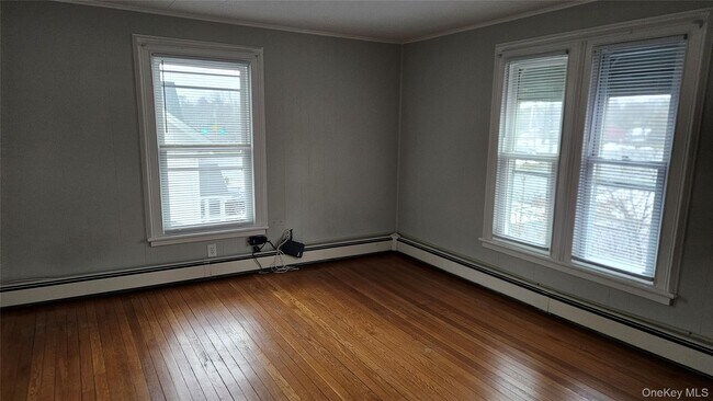 Building Photo - 192 Main St