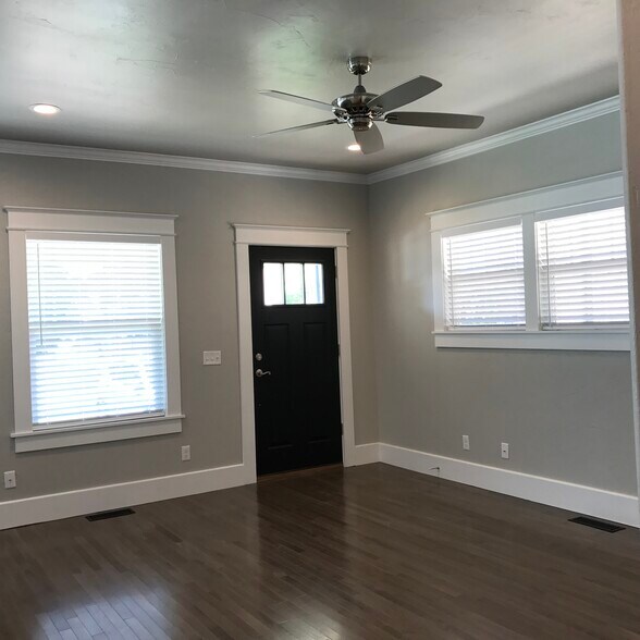 Living room - front door - 737 Jenkins Ave