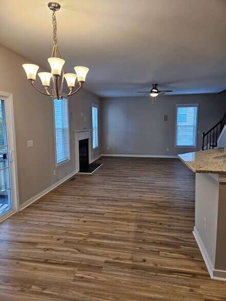 Eat in kitchen and family room - 919 Middle Ground Ave