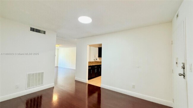 Building Photo - 1465 NE 123rd St