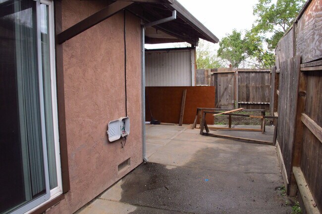 Building Photo - 993-995Butte