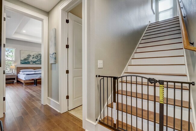 Building Photo - 10613 White Oak Dr