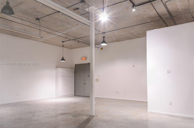 Building Photo - 250 NW 23rd St