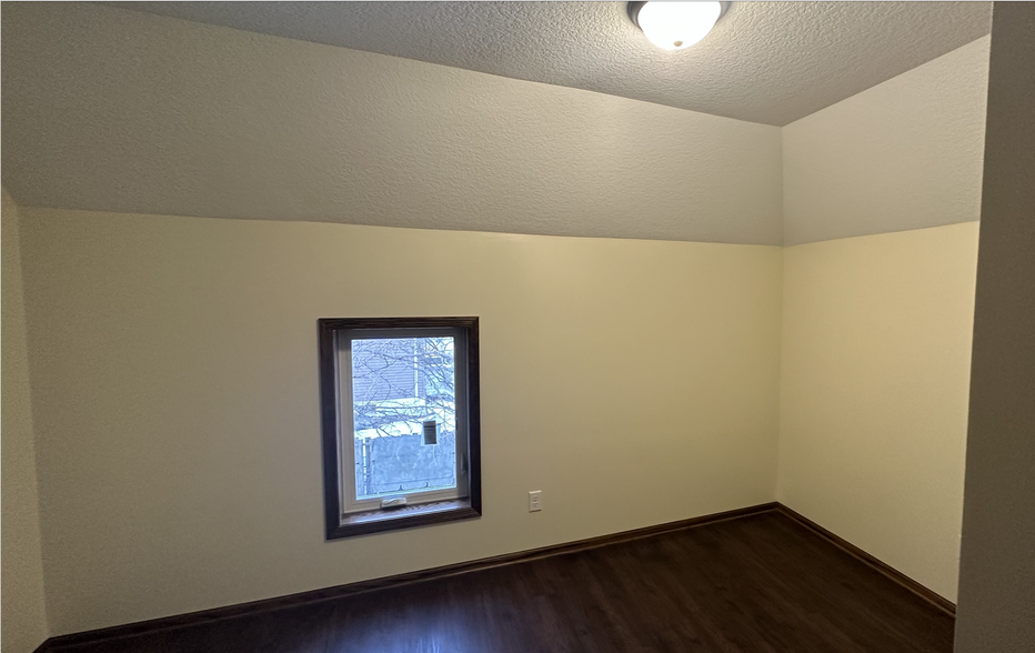 Upstairs bedroom #2 - 513 Winslow Ave