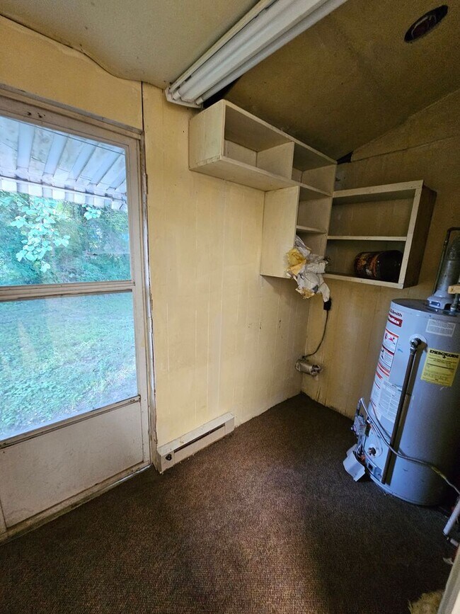Building Photo - 3 BR near Parkside Park!