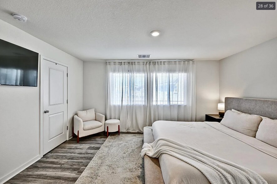 Building Photo - 5048 Cumberland Dr