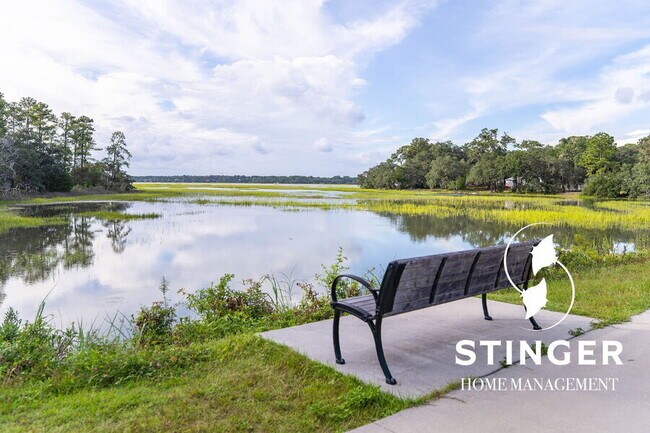 Building Photo - 1808 Lenora Dr