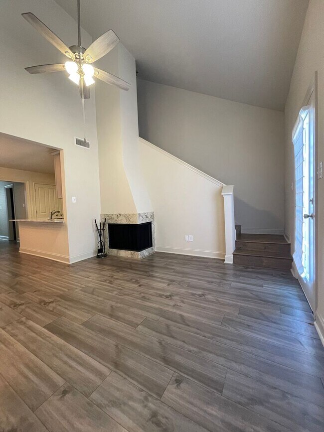 Building Photo - 2 bedroom, 2 bathroom, covered parking, Fireplace, Pool