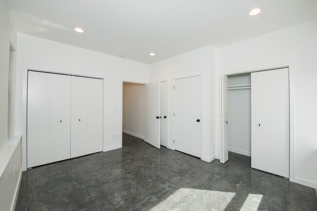 Building Photo - Atkinson Commons- Unit 1