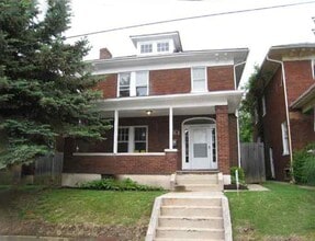 Building Photo - 3 BR Home with Natural Light, Covered Porches & Bonus Sunroom