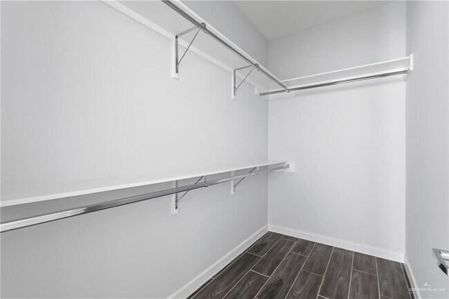 Building Photo - 20 S Links Dr