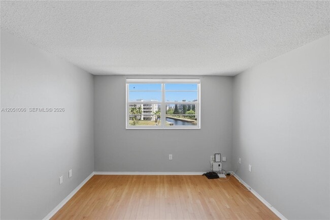 Building Photo - 2851 Leonard Dr