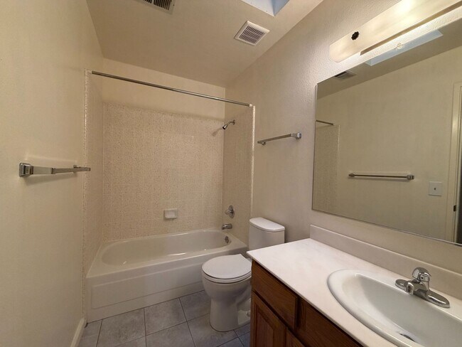 Building Photo - 745 Cedar Dr