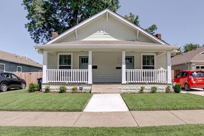Building Photo - 1/1 Duplex Near TU With Large Fenced Yard!