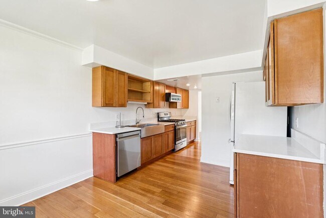 Building Photo - 14844 Cherrydale Dr