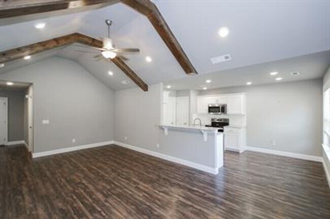 Building Photo - Beautiful Home in Rogers