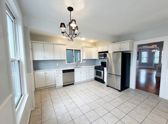 Building Photo - 80 Linden St