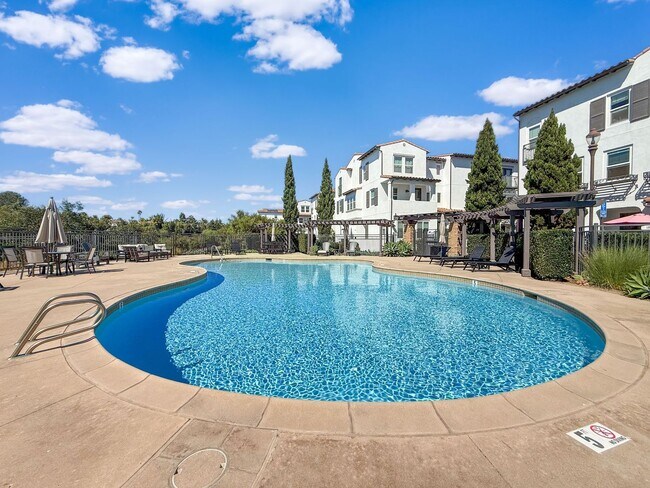 Building Photo - Beautiful 3B/3.5BA Townhouse in Carlsbad w...