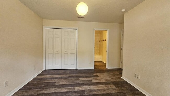 Building Photo - 6300 W Oak Park Blvd