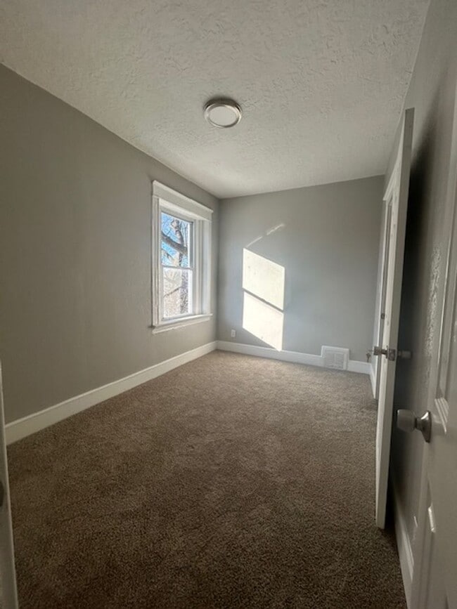 Building Photo - 3314 Tracy Ave