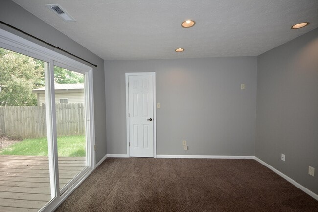 Building Photo - 9610 Claymore Dr