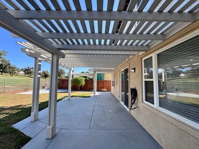 Building Photo - Beautiful 4 bedroom Temecula home sitting ...