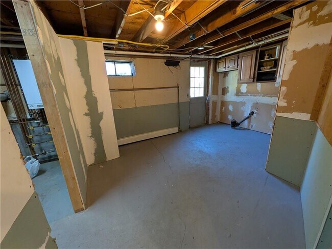 Building Photo - 118 Center Ave