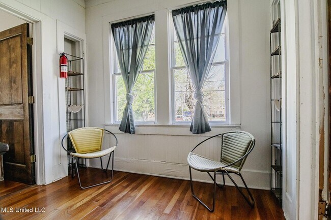 Building Photo - 803 N Congress St