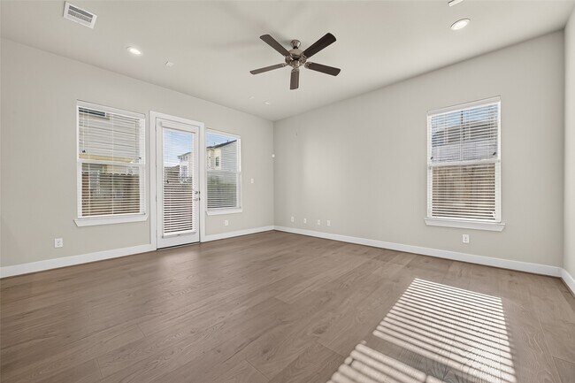 Building Photo - 8802 Hollister Pine Ct