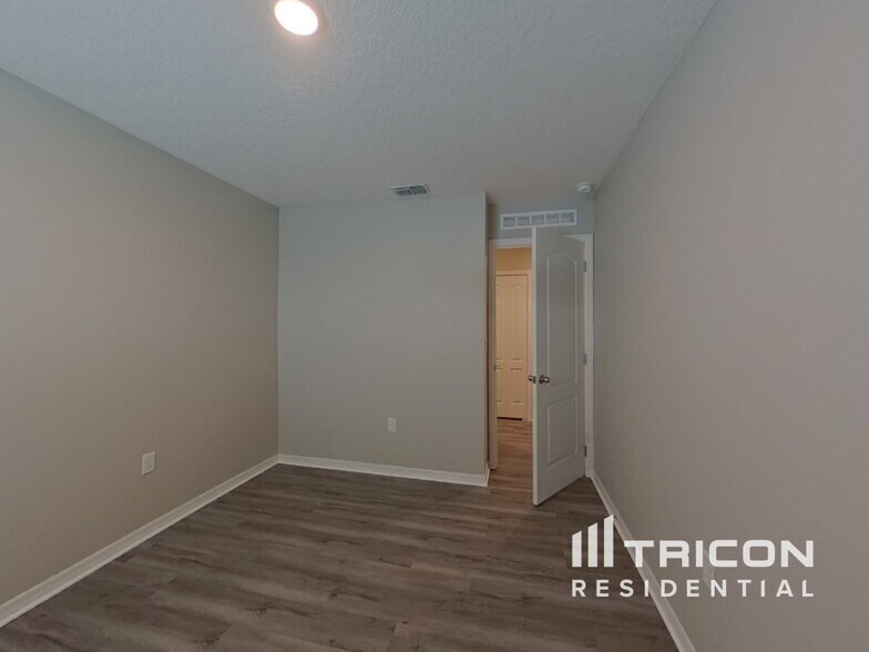 Building Photo - 4321 Desert Rose Ave