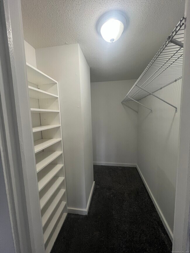 Building Photo - 140 Shepard Ave