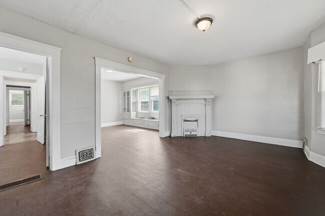 Building Photo - 11611 Fairport Ave