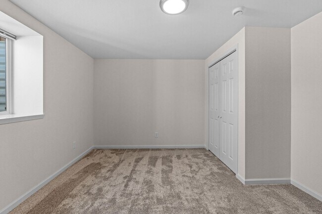 Building Photo - Colbert WA Rancher with Full basement for RENT!