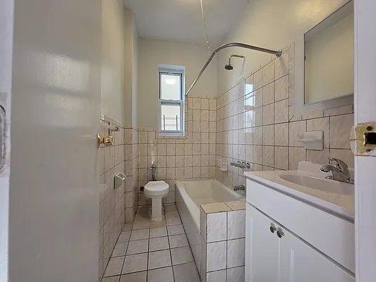 Building Photo - 2 bedroom in BRONX NY 10463