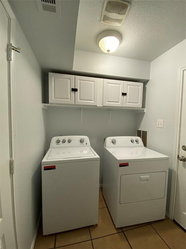 Building Photo - 13308 Dearbonne Dr