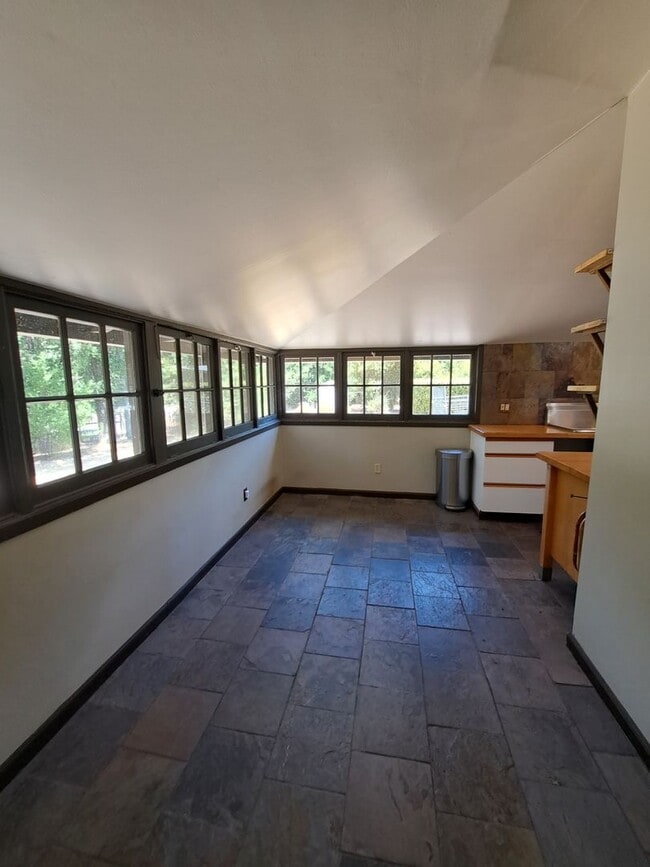 Building Photo - Living that Country Life in Napa - Close t...